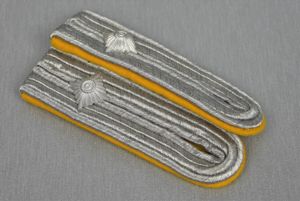Luftwaffe flying personnel slip-on officer shoulder boards for Oberleutnant