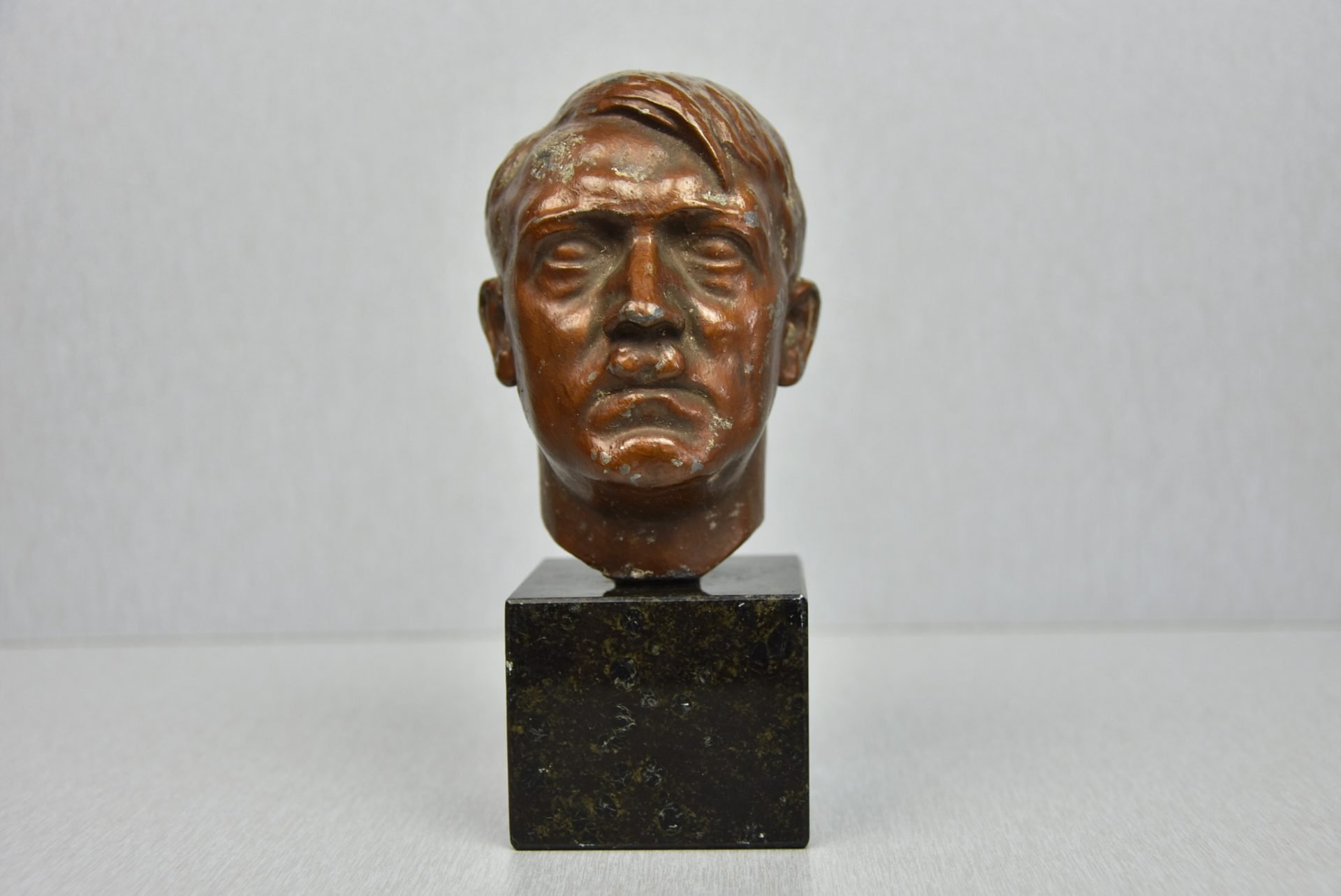 Adolf Hitler bust by Theodor Linz scale 1/4 — image 3