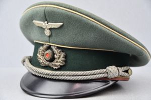 Army (Heer) infantry visor cap by Peküro