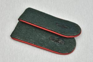 M36 army (Heer) artillery shoulder boards for enlisted men