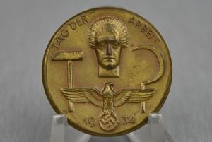 Day badge tinnie 'Tag Der Arbeit 1934' by Ferd. Wagner