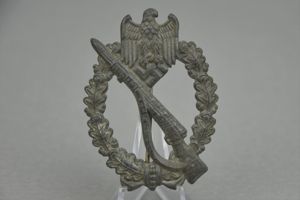 Infantry assault badge in silver by Friedrich Linden