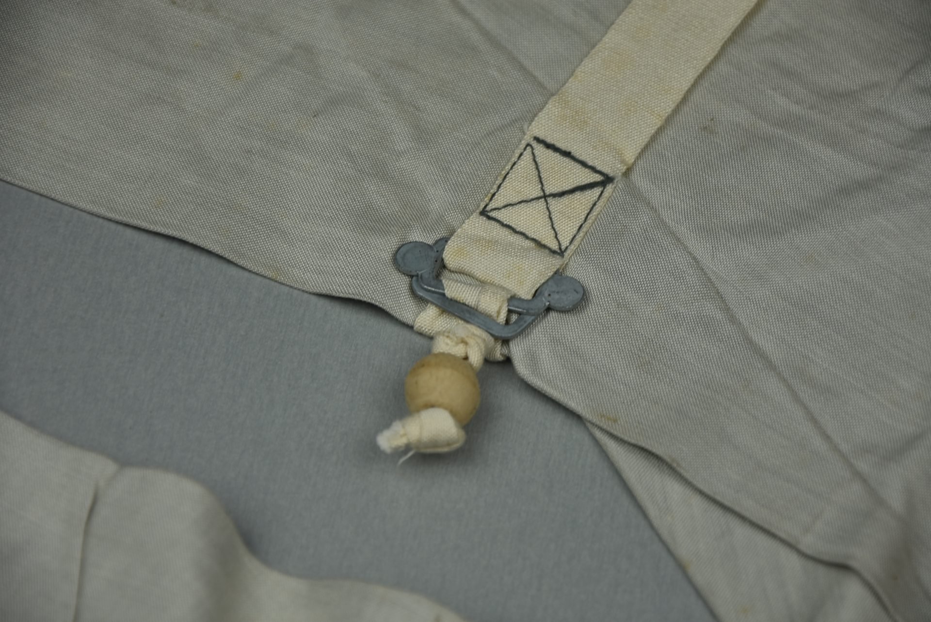 Wehrmacht anti-chemical gloves by 'ewj' 1944 — image 4