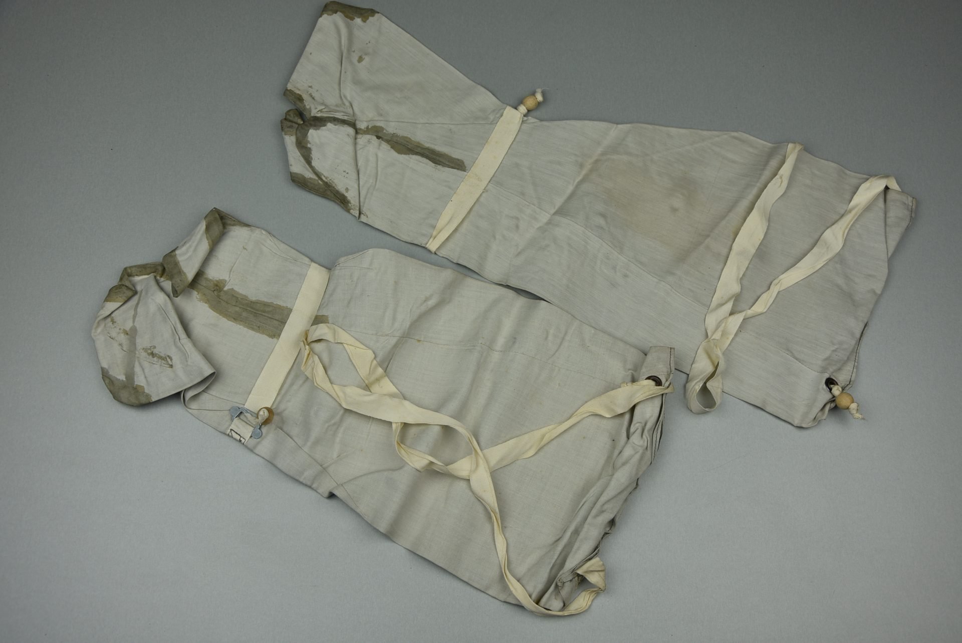 Wehrmacht anti-chemical gloves by 'ewj' 1944 — image 5