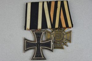 WW1 medal bar with Iron Cross 2nd class and Honor …