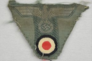 M40 Army BeVo T-eagle cap insignia