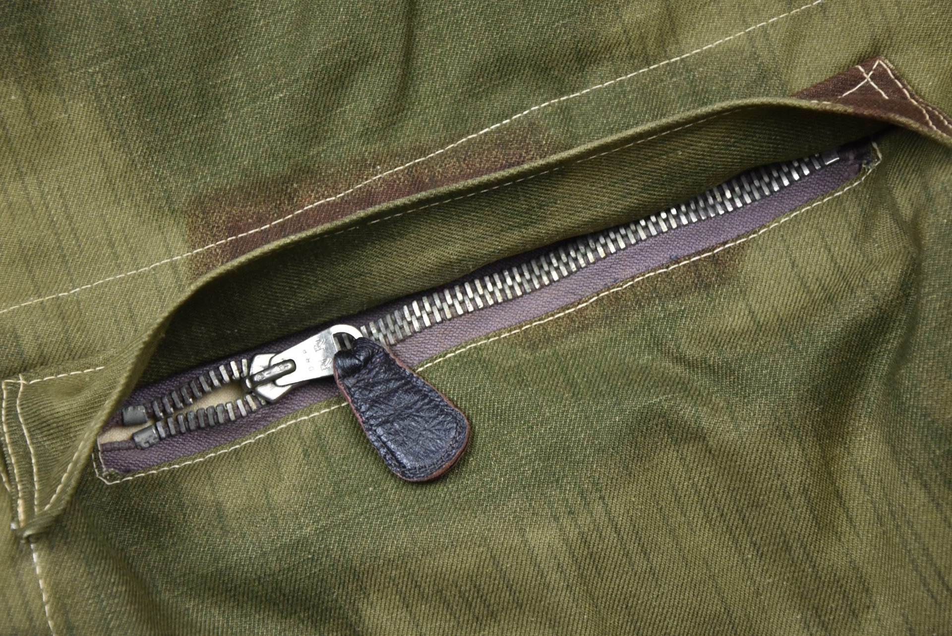 MINT Luftwaffe paratrooper jump smock 'Fallschirmjäger knochensack' in Sumpftarn 1944 — image 11