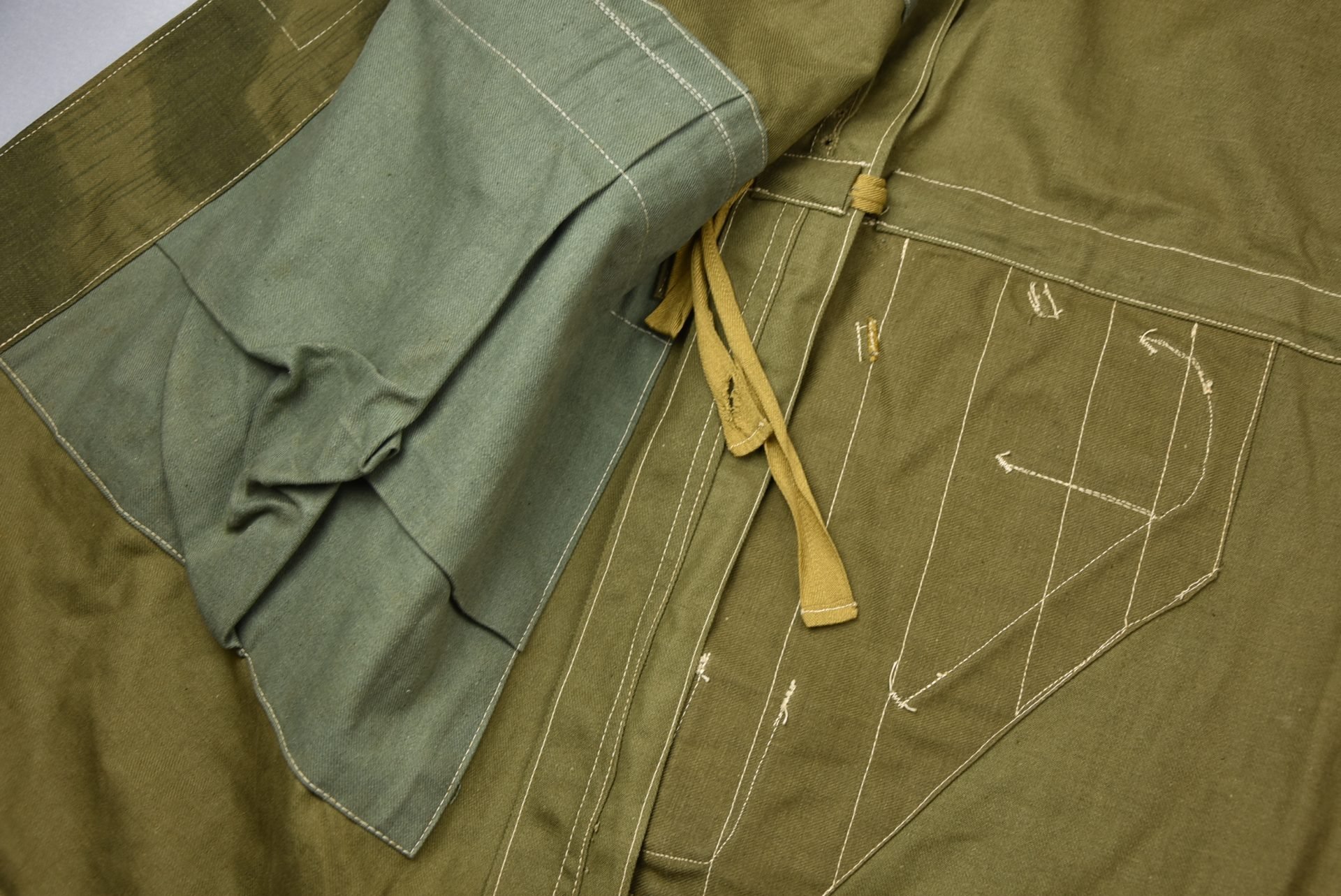 MINT Luftwaffe paratrooper jump smock 'Fallschirmjäger knochensack' in Sumpftarn 1944 — image 21