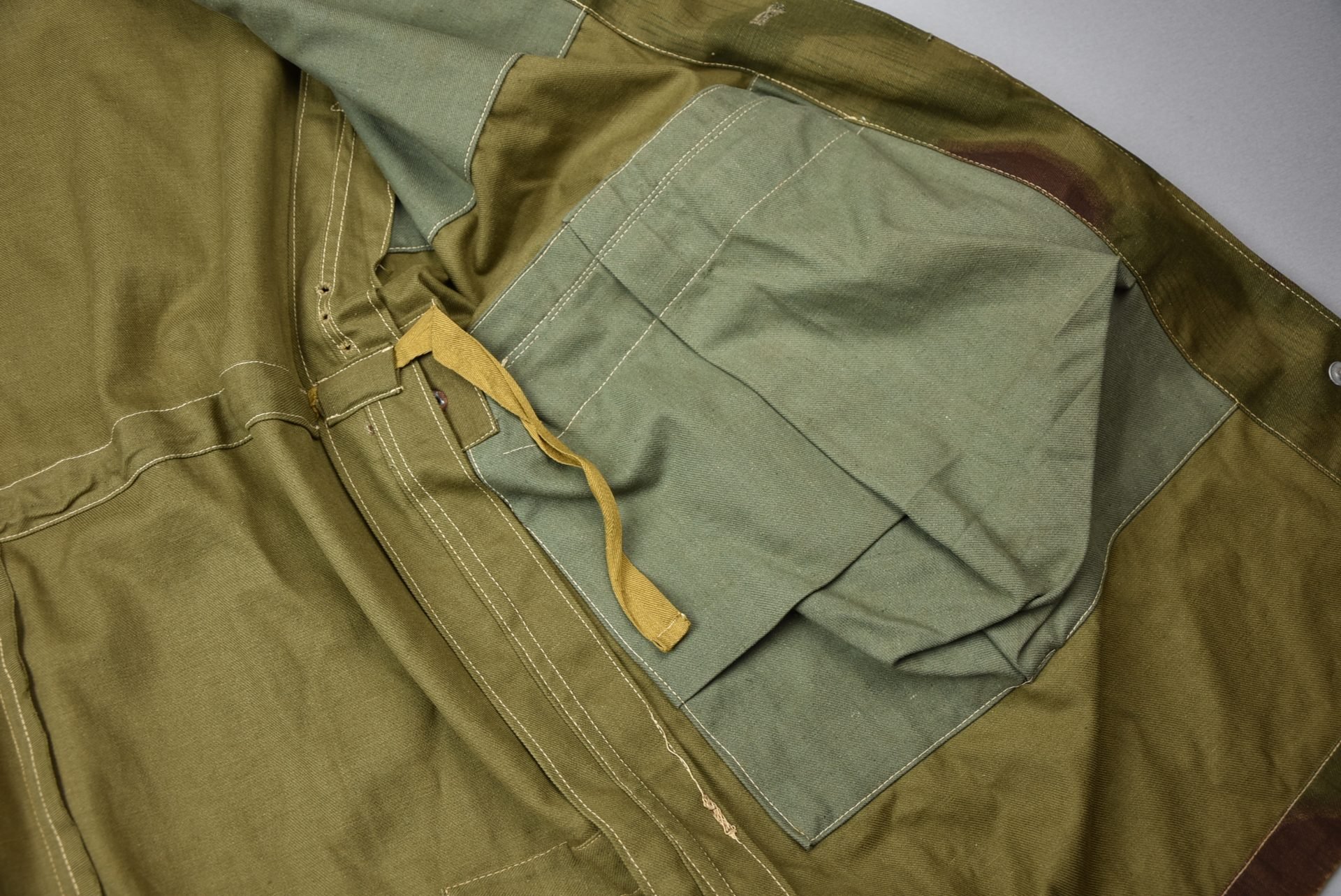 MINT Luftwaffe paratrooper jump smock 'Fallschirmjäger knochensack' in Sumpftarn 1944 — image 22