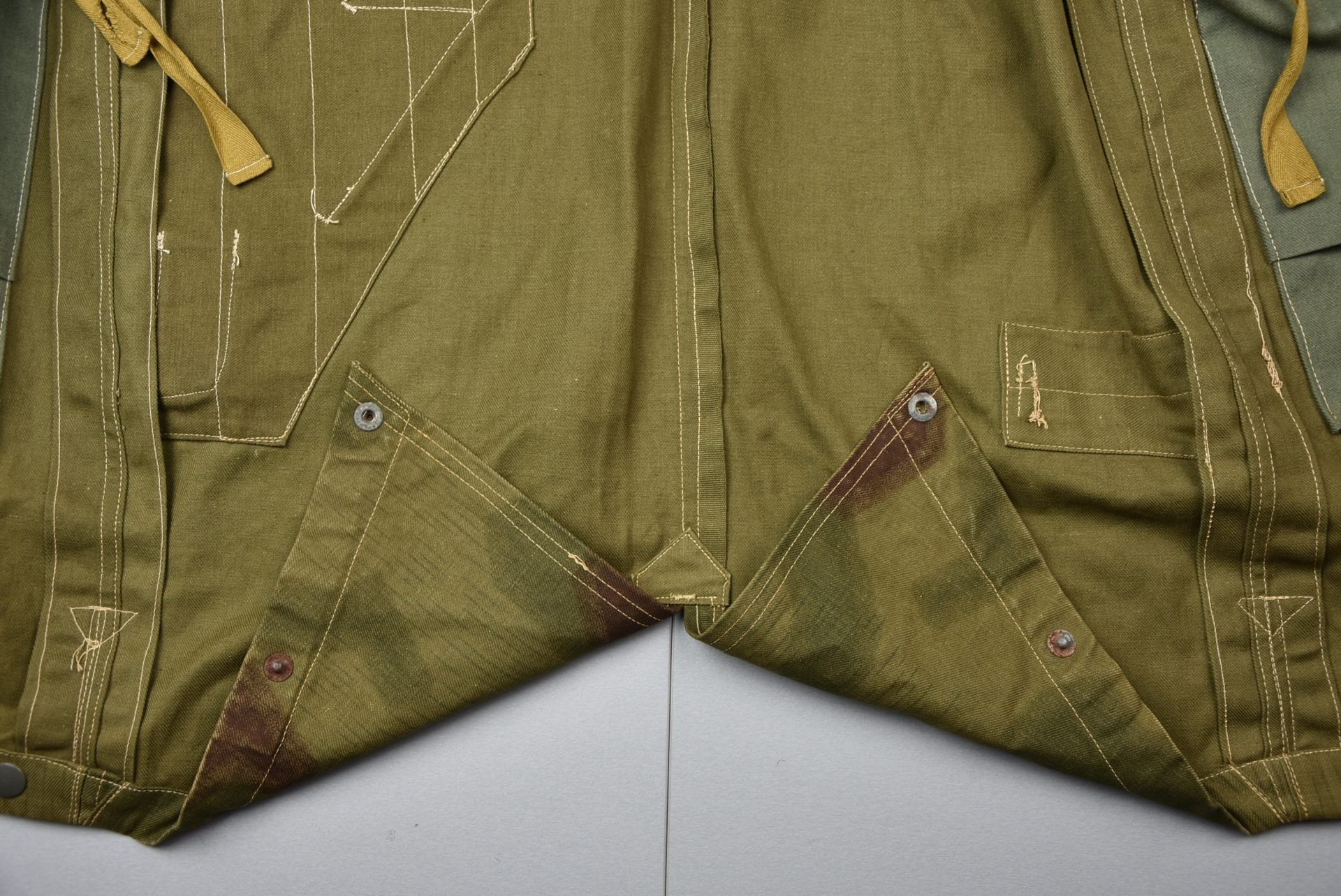 MINT Luftwaffe paratrooper jump smock 'Fallschirmjäger knochensack' in Sumpftarn 1944 — image 23