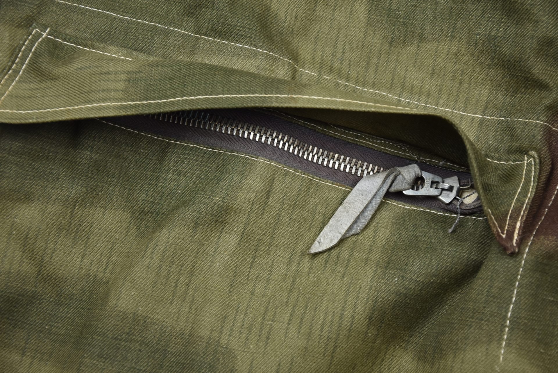 MINT Luftwaffe paratrooper jump smock 'Fallschirmjäger knochensack' in Sumpftarn 1944 — image 9