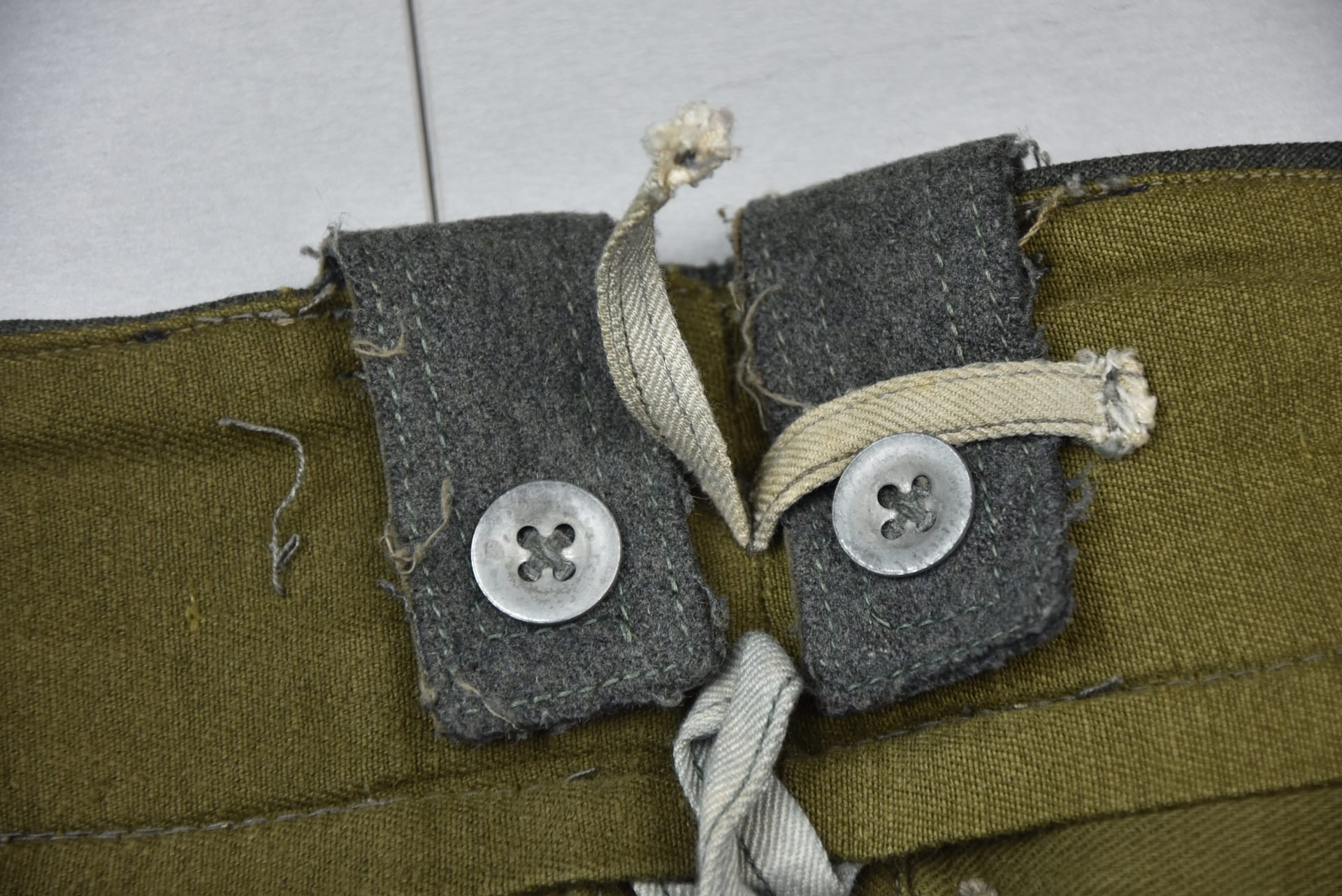 Wehrmacht/Waffen-SS M43 combat trousers with RBNr. 1944 — image 12