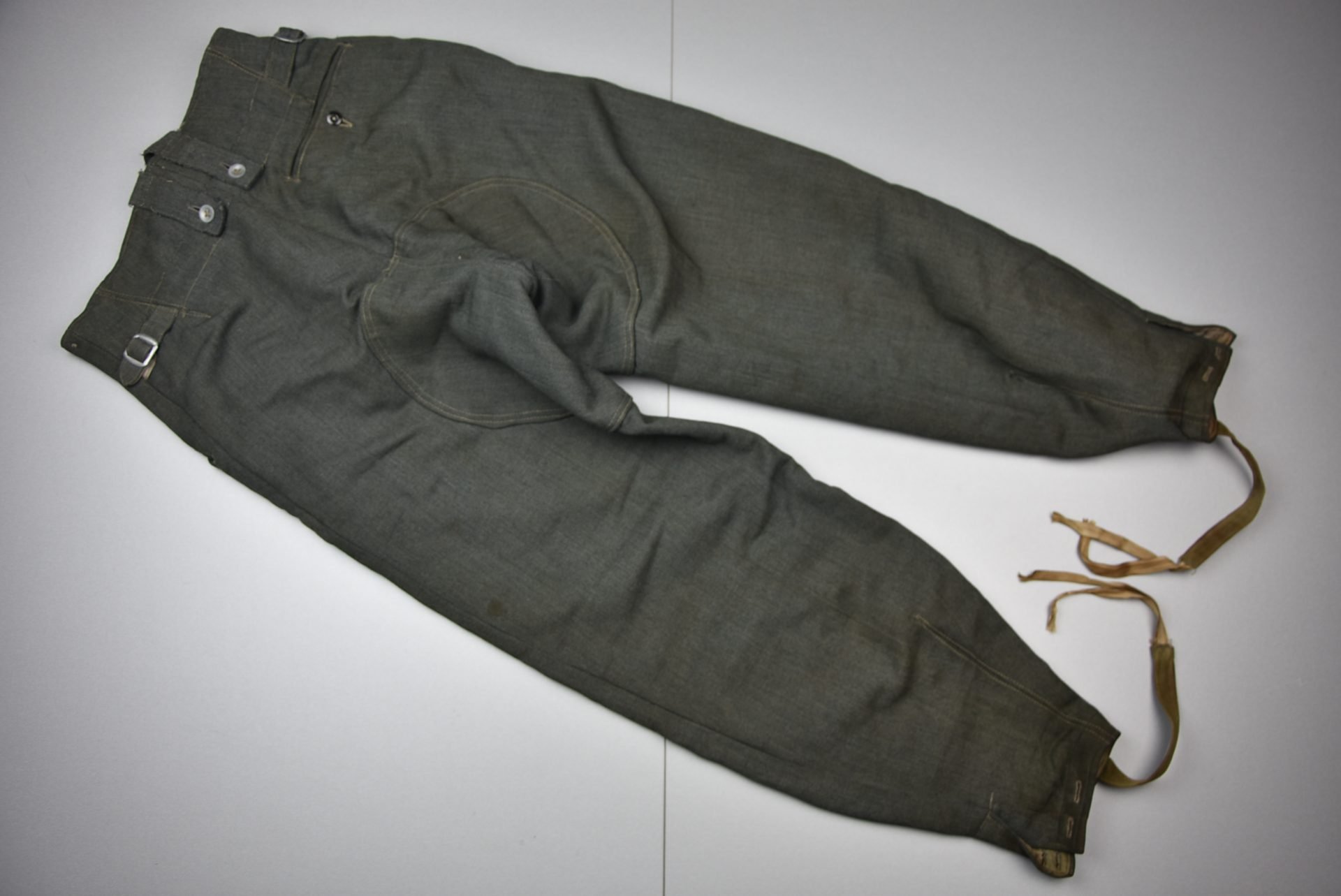 Wehrmacht/Waffen-SS M43 combat trousers with RBNr. 1944 — image 14