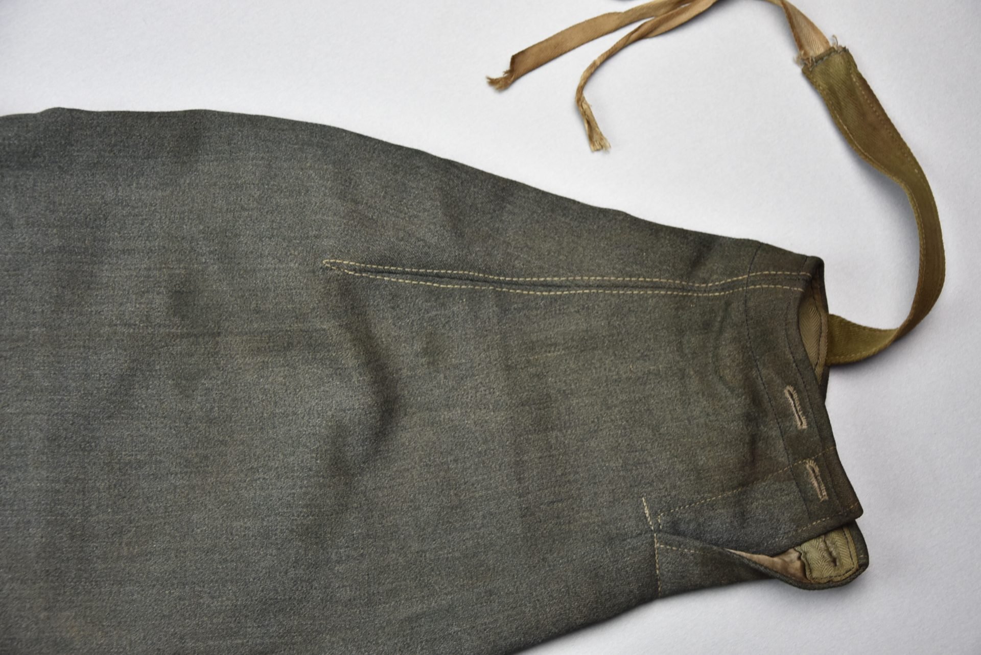 Wehrmacht/Waffen-SS M43 combat trousers with RBNr. 1944 — image 15