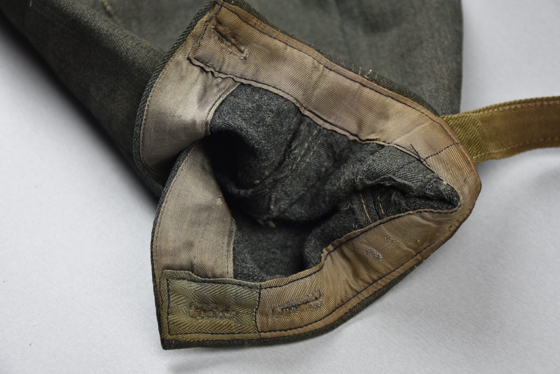 Wehrmacht/Waffen-SS M43 combat trousers with RBNr. 1944 — image 4