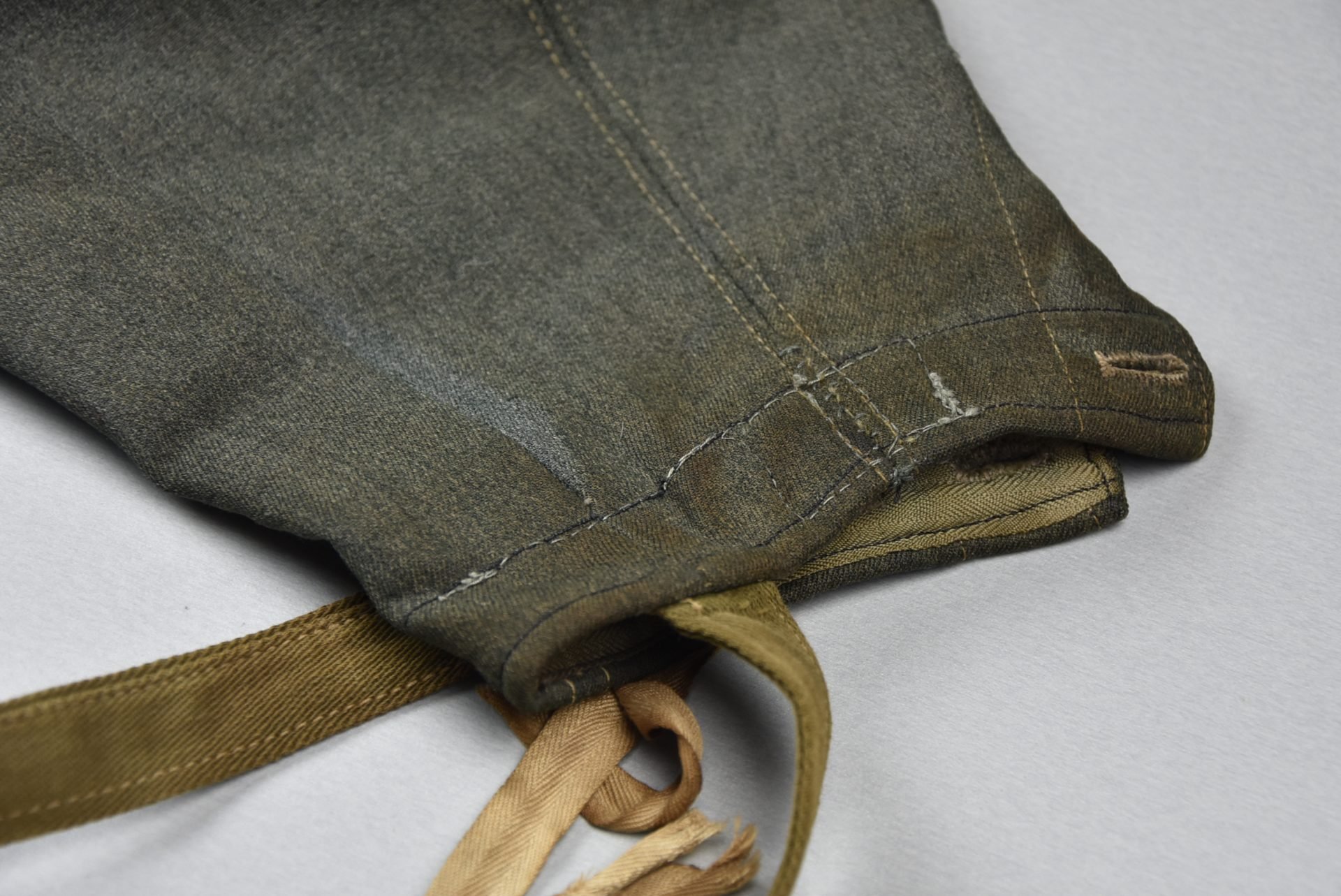 Wehrmacht/Waffen-SS M43 combat trousers with RBNr. 1944 — image 5