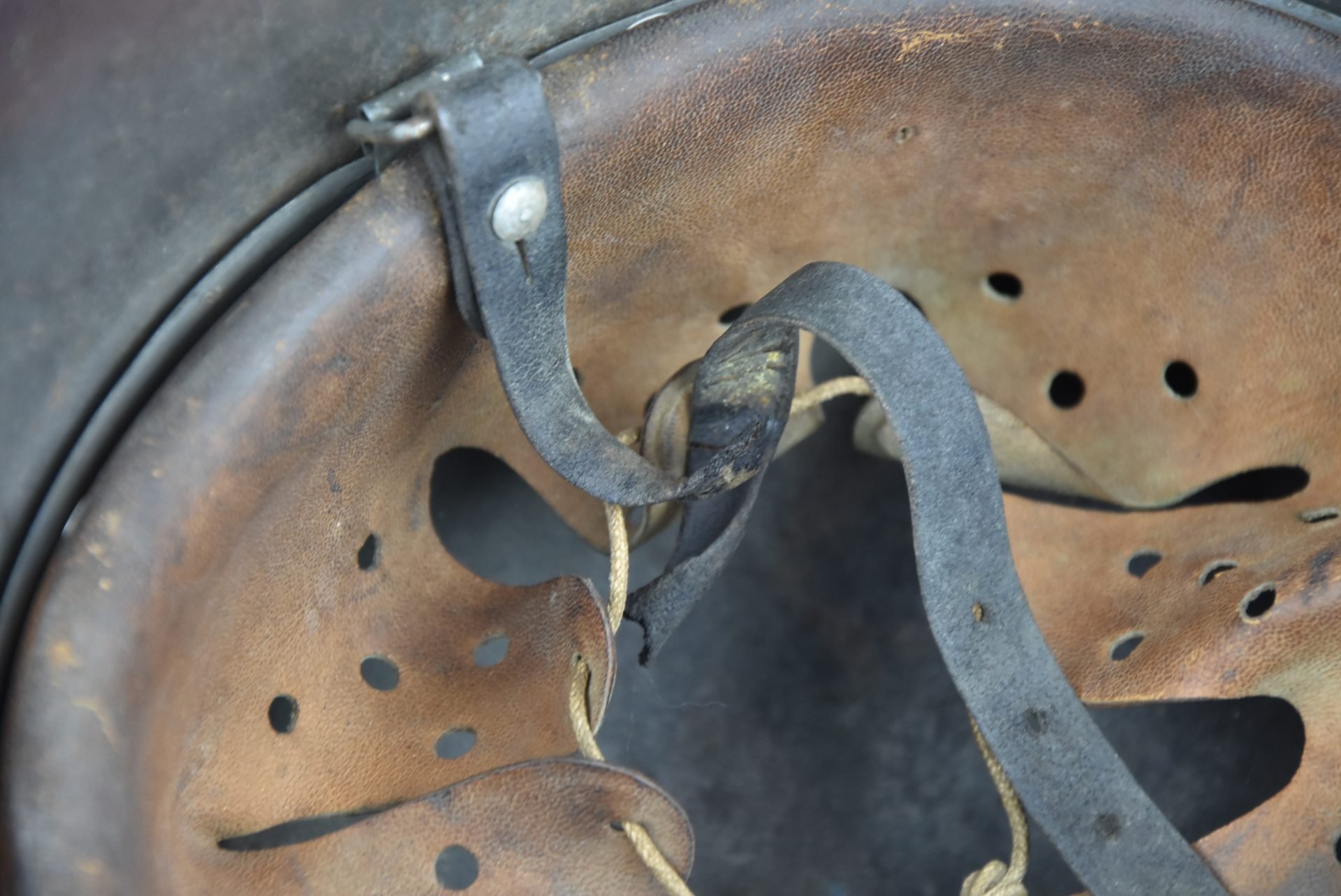 M18 army (Heer) 'transitional' reissue single decal steel helmet St.66 — image 10