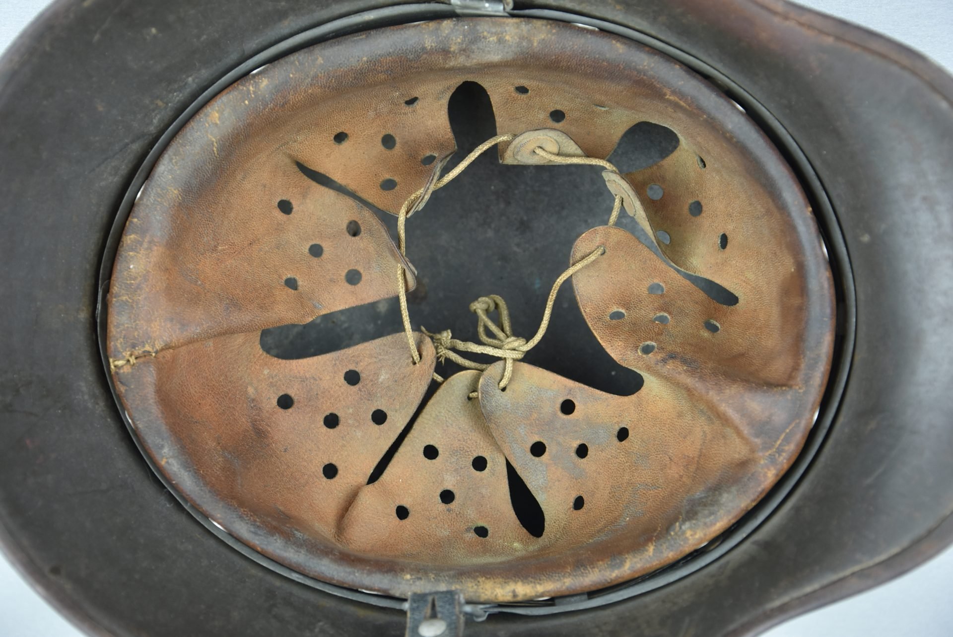 M18 army (Heer) 'transitional' reissue single decal steel helmet St.66 — image 16