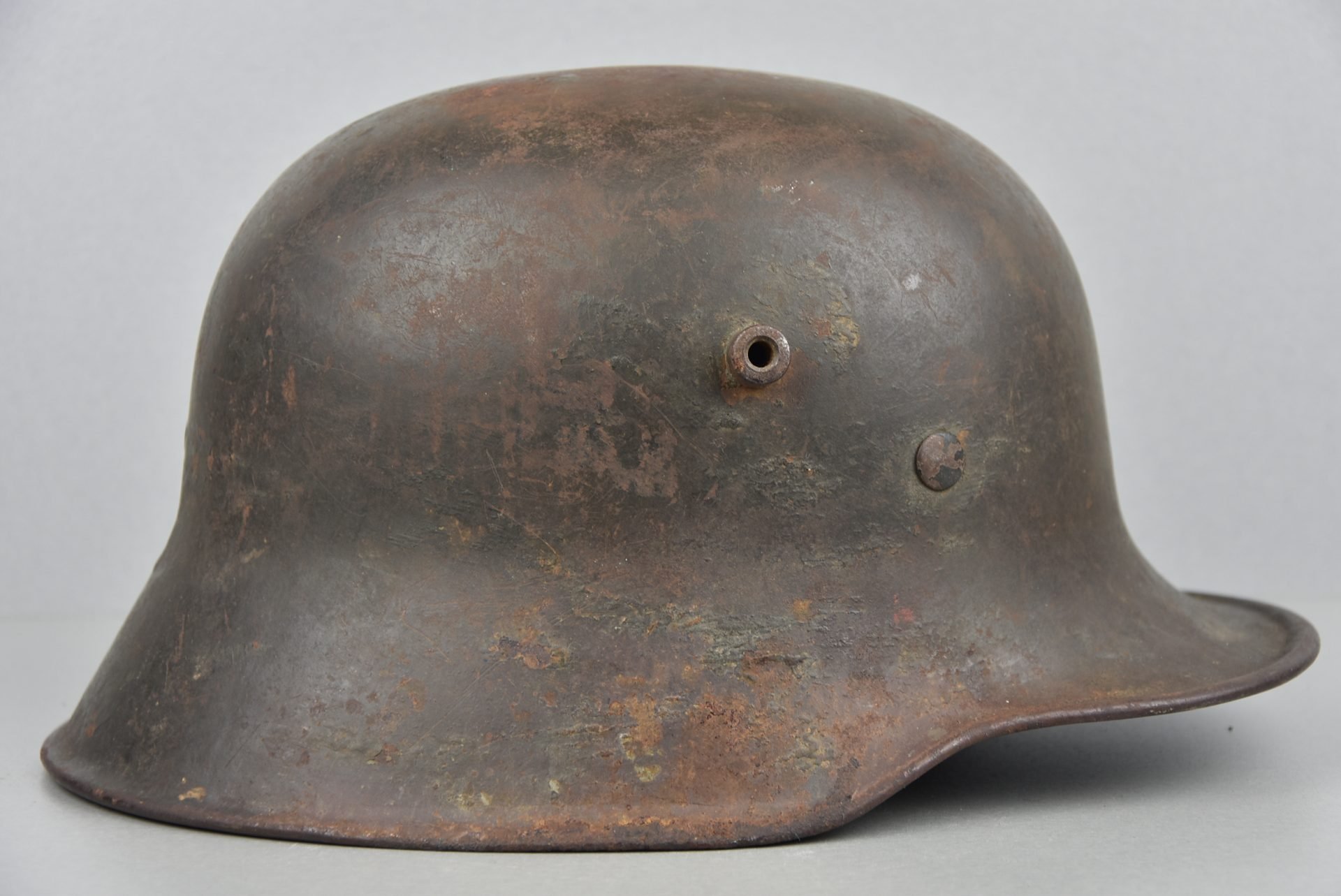 M18 army (Heer) 'transitional' reissue single decal steel helmet St.66 — image 4