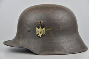 M18 army (Heer) 'transitional' reissue single decal steel helmet St.66