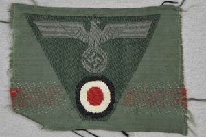 M43 army 'BeVo' trapezoid cap insignia