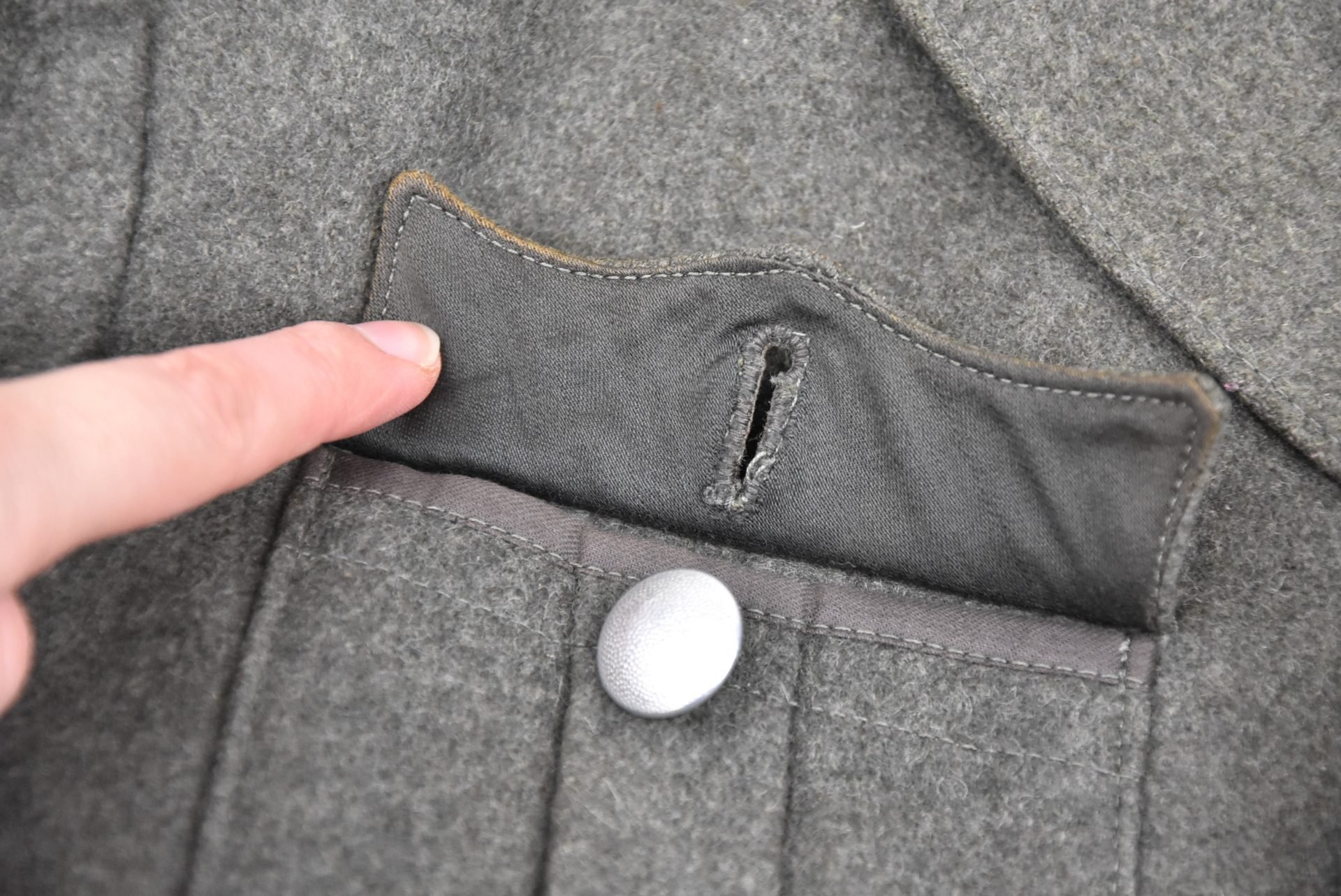 Waffen-SS 3rd Panzer Division 'Totenkopf' officer Feldbluse for SS-Untersturmführer — image 11