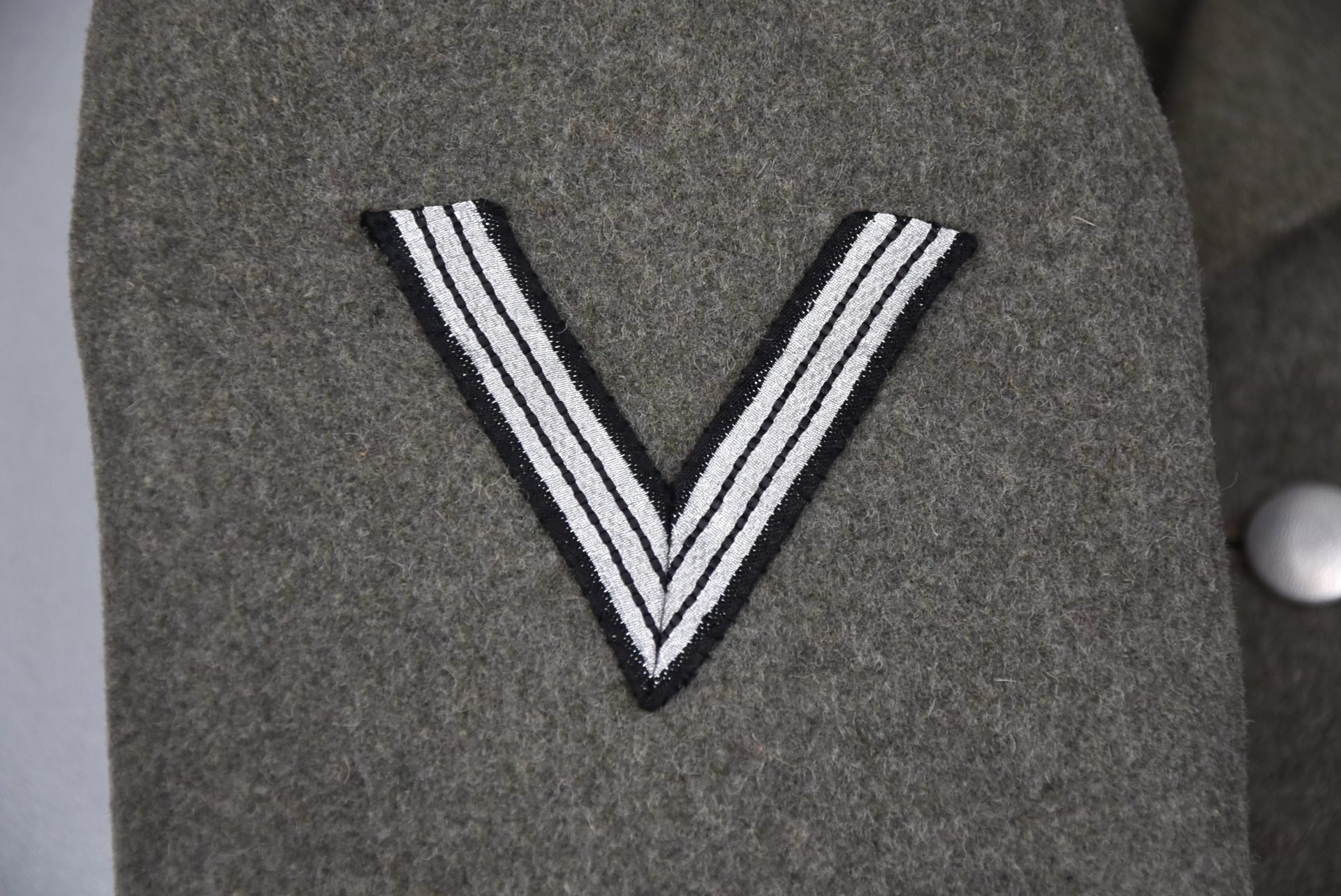 Waffen-SS 3rd Panzer Division 'Totenkopf' officer Feldbluse for SS-Untersturmführer — image 12