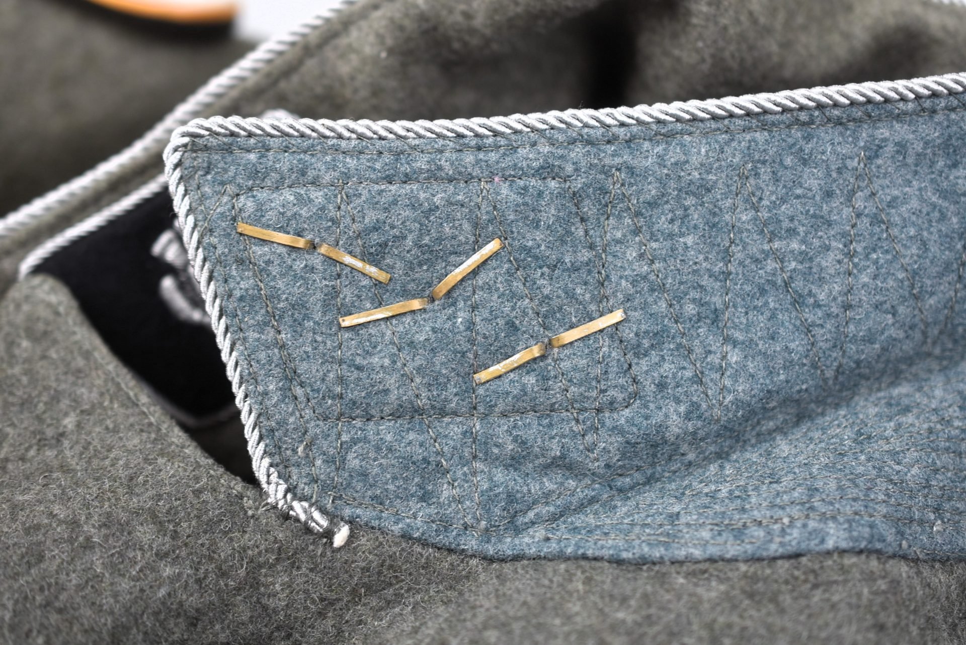 Waffen-SS 3rd Panzer Division 'Totenkopf' officer Feldbluse for SS-Untersturmführer — image 16