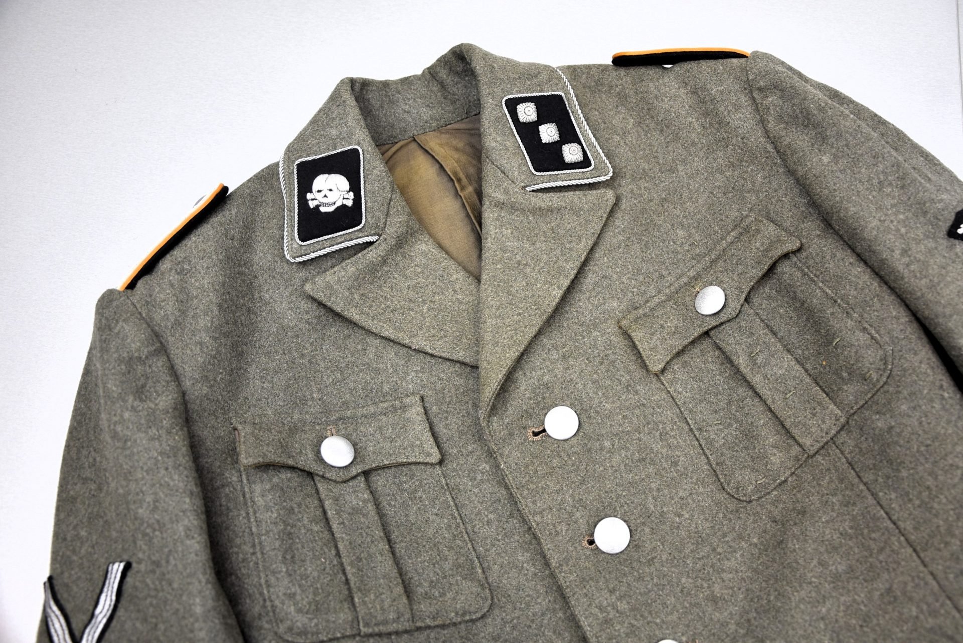 Waffen-SS 3rd Panzer Division 'Totenkopf' officer Feldbluse for SS-Untersturmführer — image 2