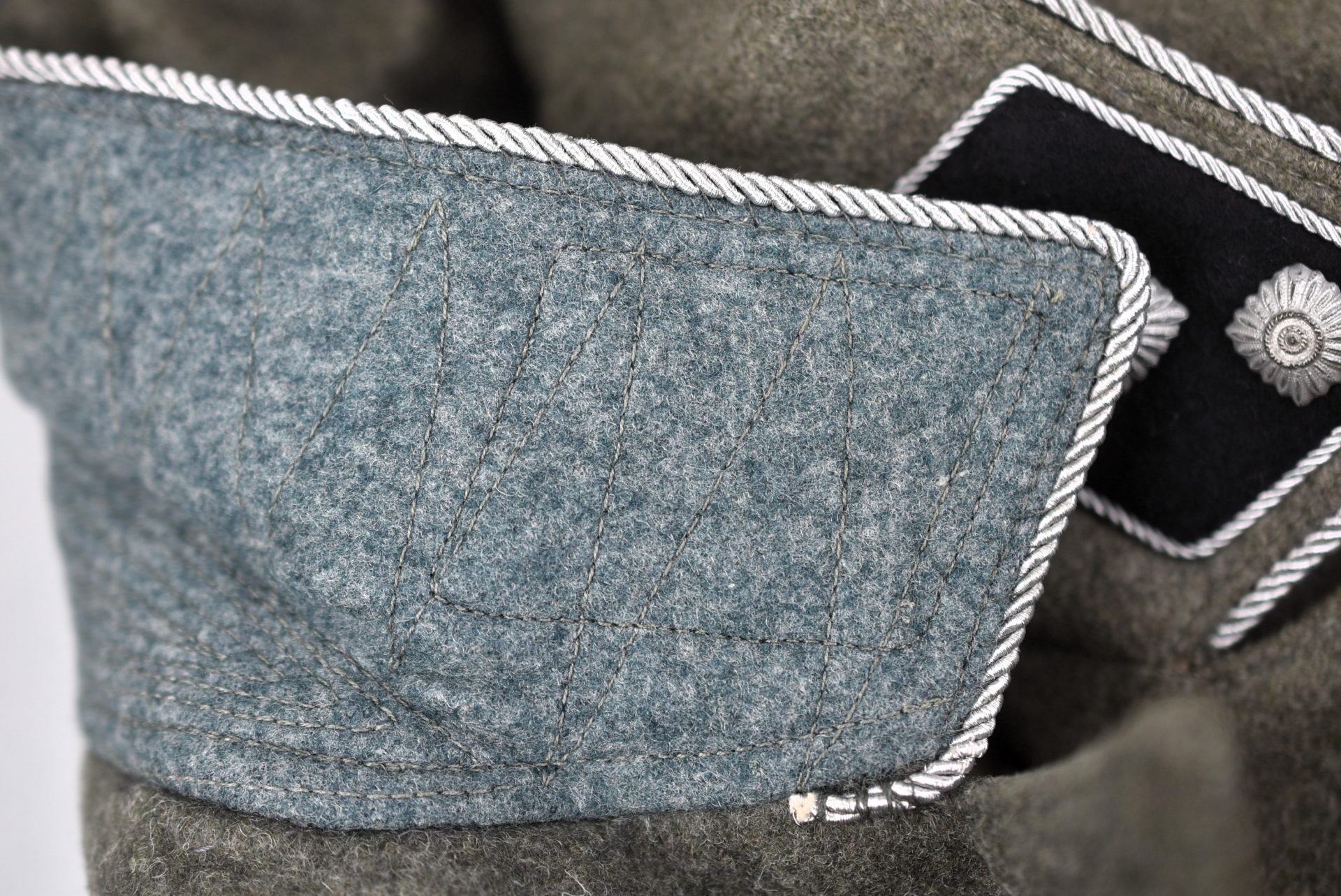 Waffen-SS 3rd Panzer Division 'Totenkopf' officer Feldbluse for SS-Untersturmführer — image 20