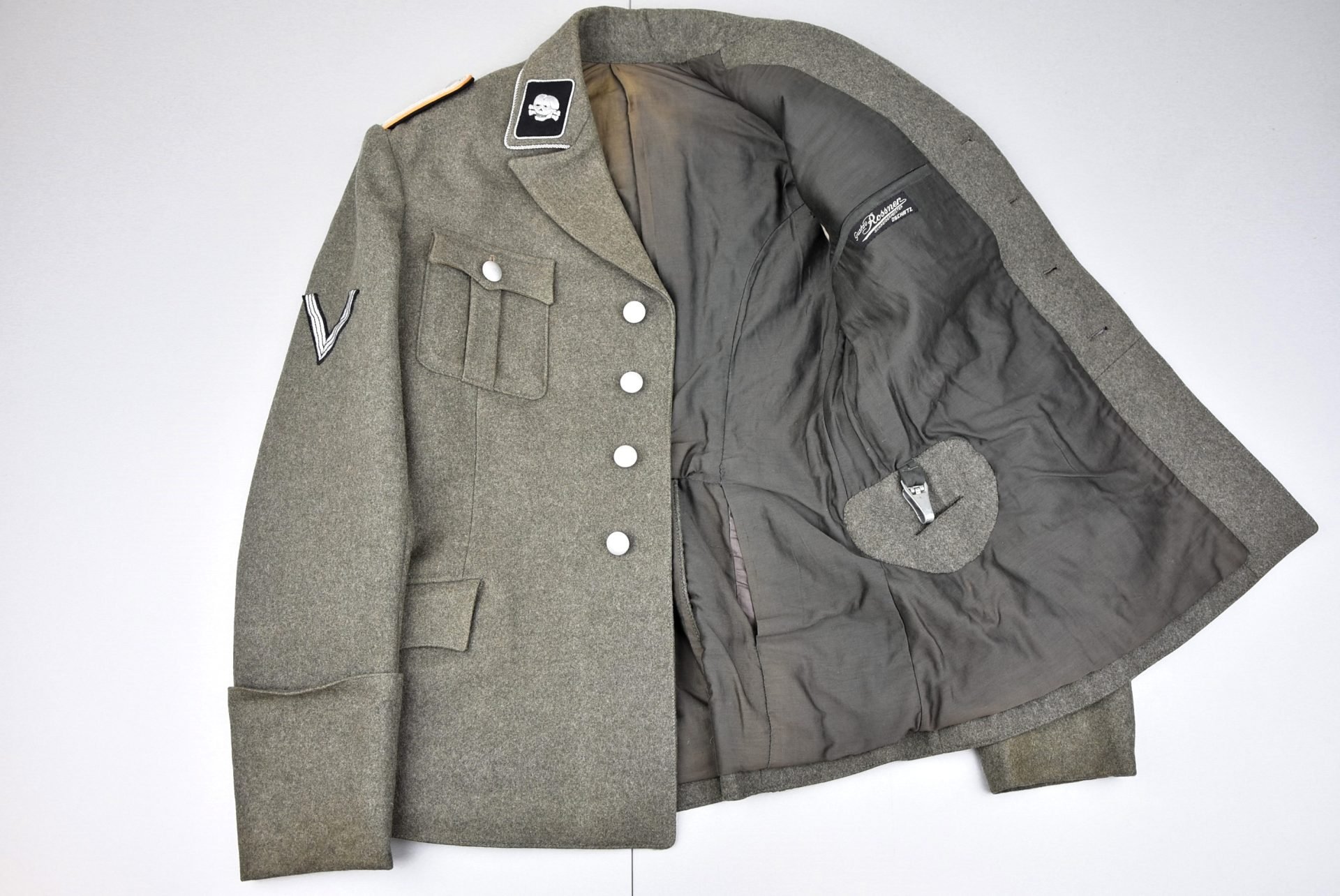 Waffen-SS 3rd Panzer Division 'Totenkopf' officer Feldbluse for SS-Untersturmführer — image 33