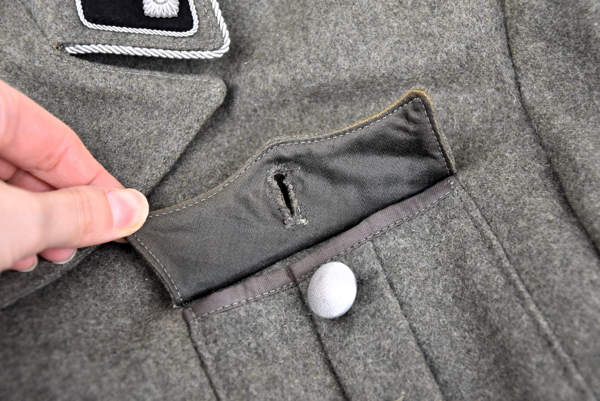 Waffen-SS 3rd Panzer Division 'Totenkopf' officer Feldbluse for SS-Untersturmführer — image 4