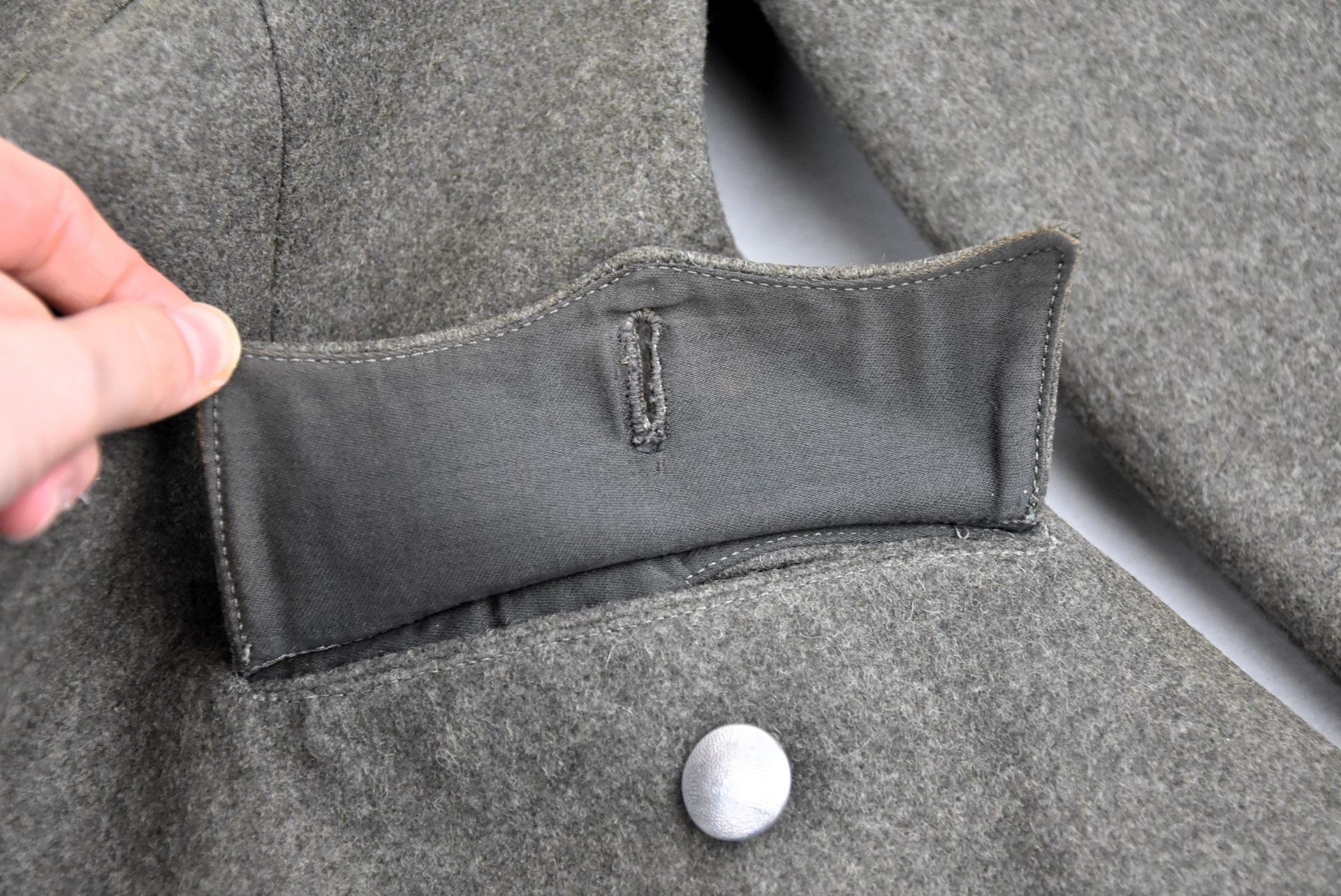 Waffen-SS 3rd Panzer Division 'Totenkopf' officer Feldbluse for SS-Untersturmführer — image 7