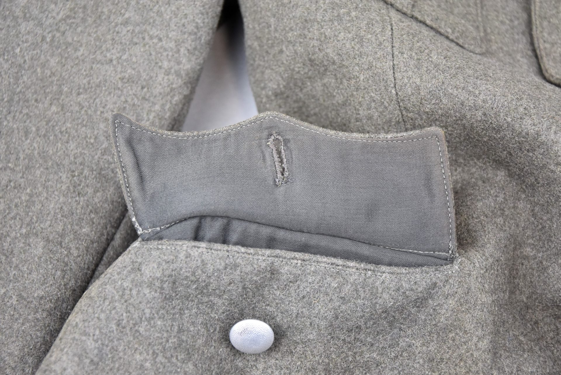 Waffen-SS 3rd Panzer Division 'Totenkopf' officer Feldbluse for SS-Untersturmführer — image 9