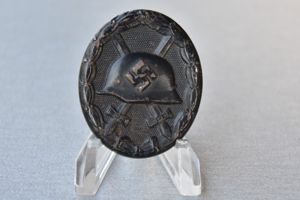 Black wound bagde by August Menze & Sohn (118)