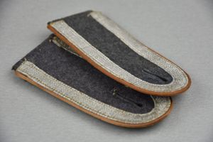 Luftwaffe NCO signals 'Unteroffizier Nachrichten' shouder boards