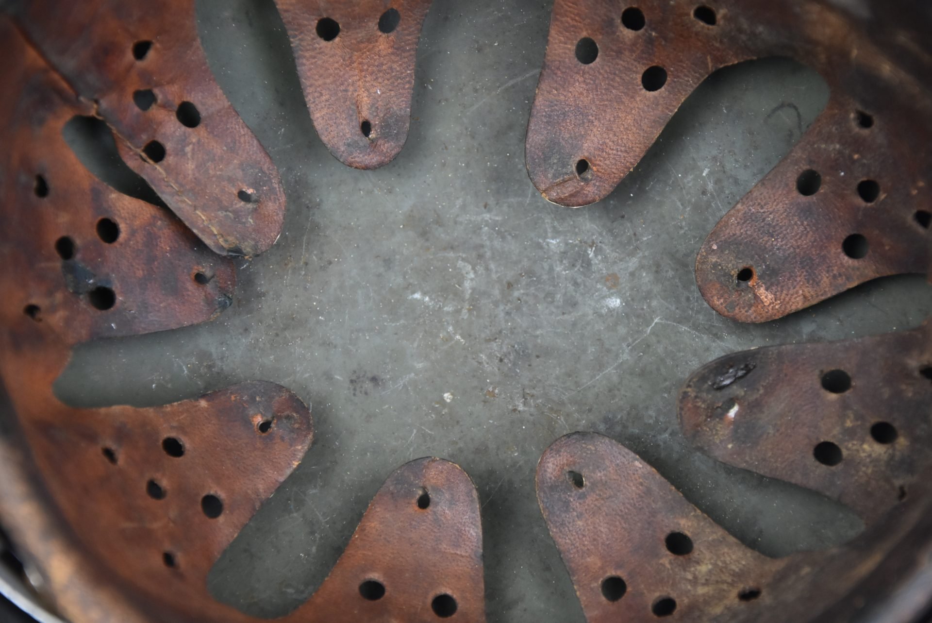 M35 Heer ex-double decal 'overpaint' steel helmet SE68 1937 — image 10