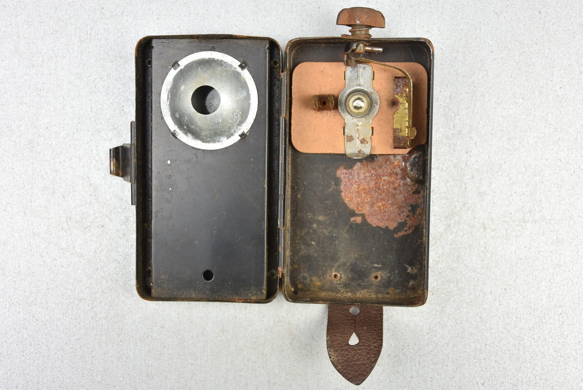 Wehrmacht Pertrix No. 677 flashlight — image 3