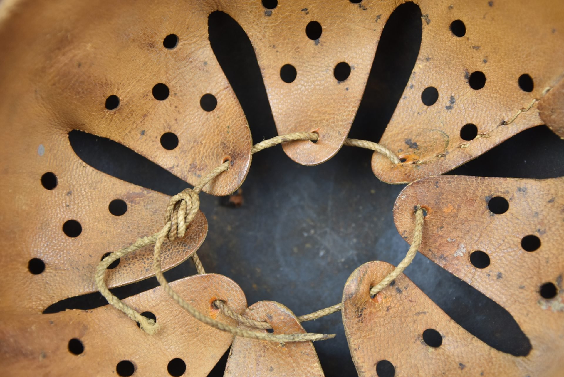 M40 Luftwaffe 'Normandy' camouflage helmet SE64 — image 15