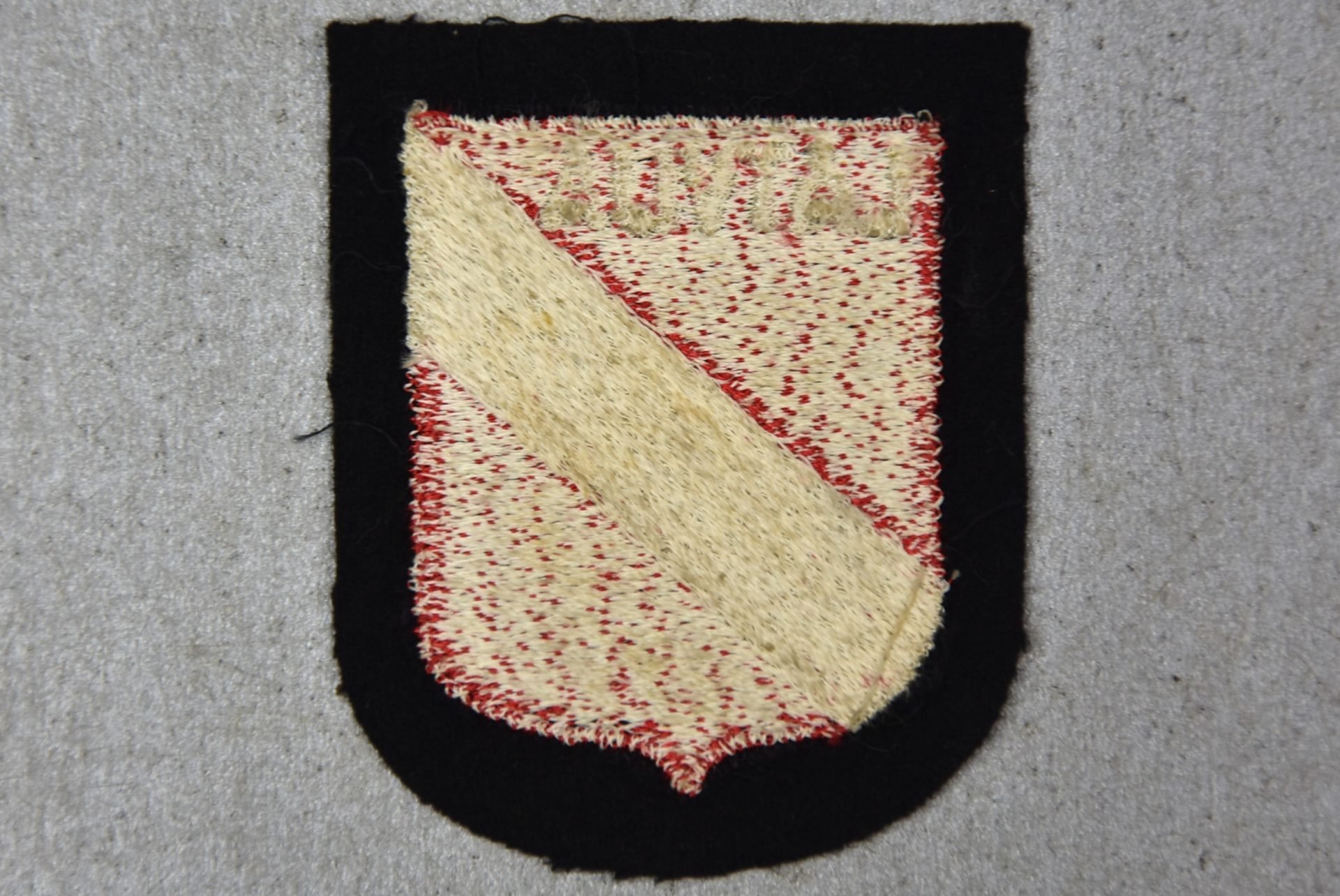 Latvian Volunteer Waffen-SS Legion 'Lettische SS-Freiwilligen-Legion' arm shield — image 2
