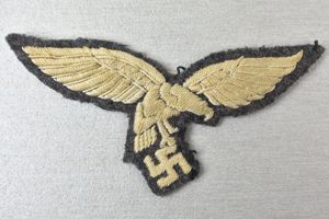 Early Luftwaffe breast eagle 'droop tail'