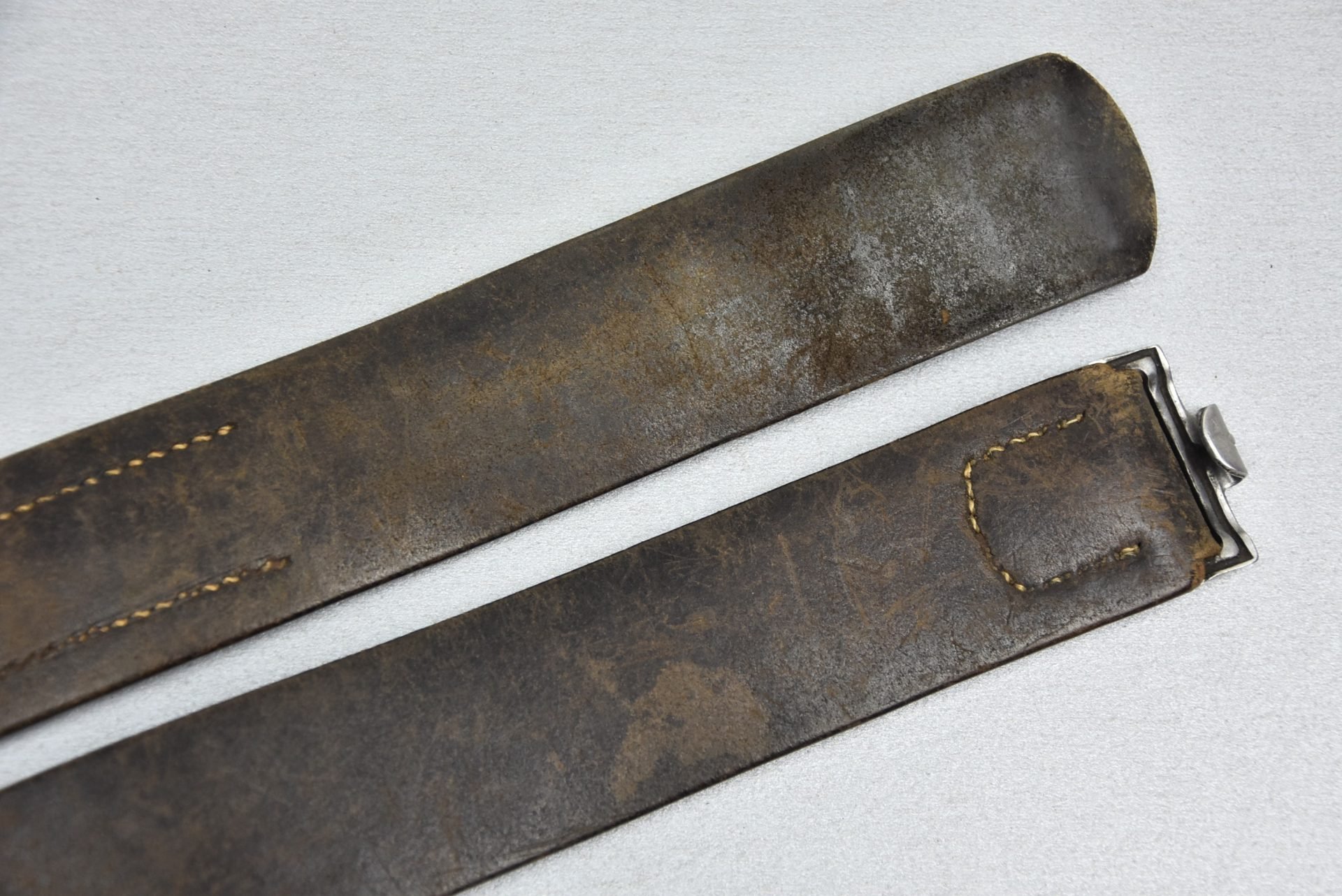 Early Wehrmacht leather equipment belt with aluminum hook 1939 — image 3