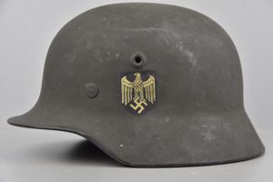 MINT M40 army (Heer) single decal steel helmet Q62