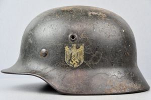 M40 army (Heer) single decal steel helmet Q64