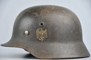 M40 army (Heer) single decal steel helmet Q62