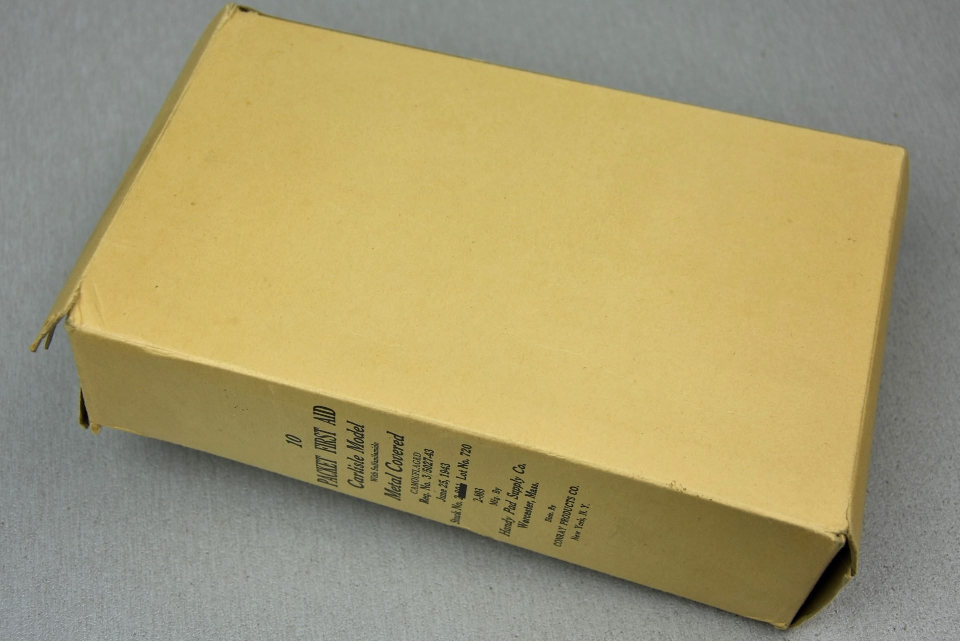 USA WW2 box of ten First Aid Packets 1943 — image 2