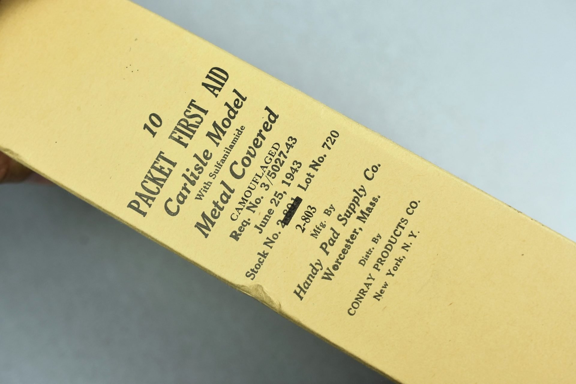 USA WW2 box of ten First Aid Packets 1943 — image 5