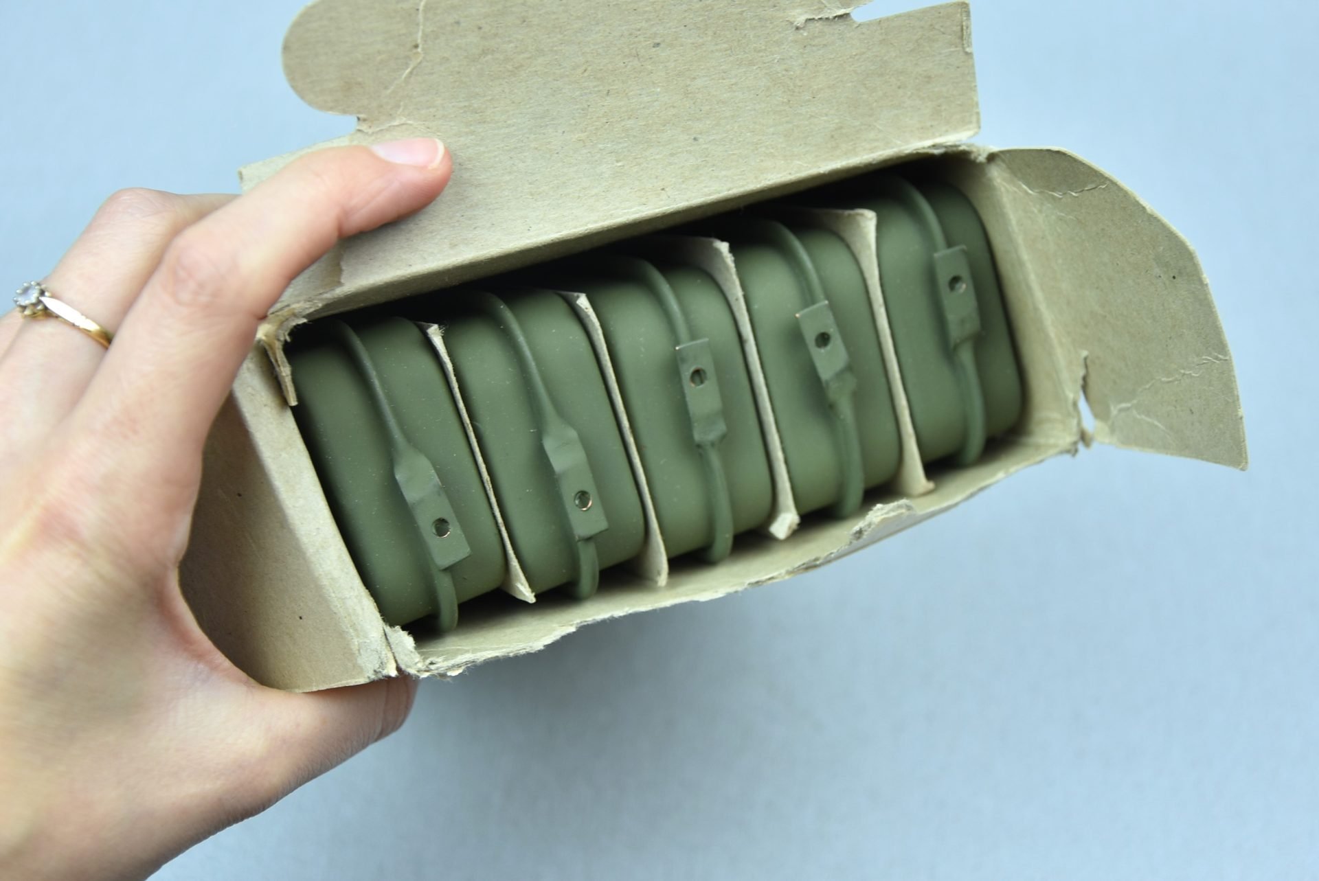 USA WW2 box of ten First Aid Packets 1943 — image 6