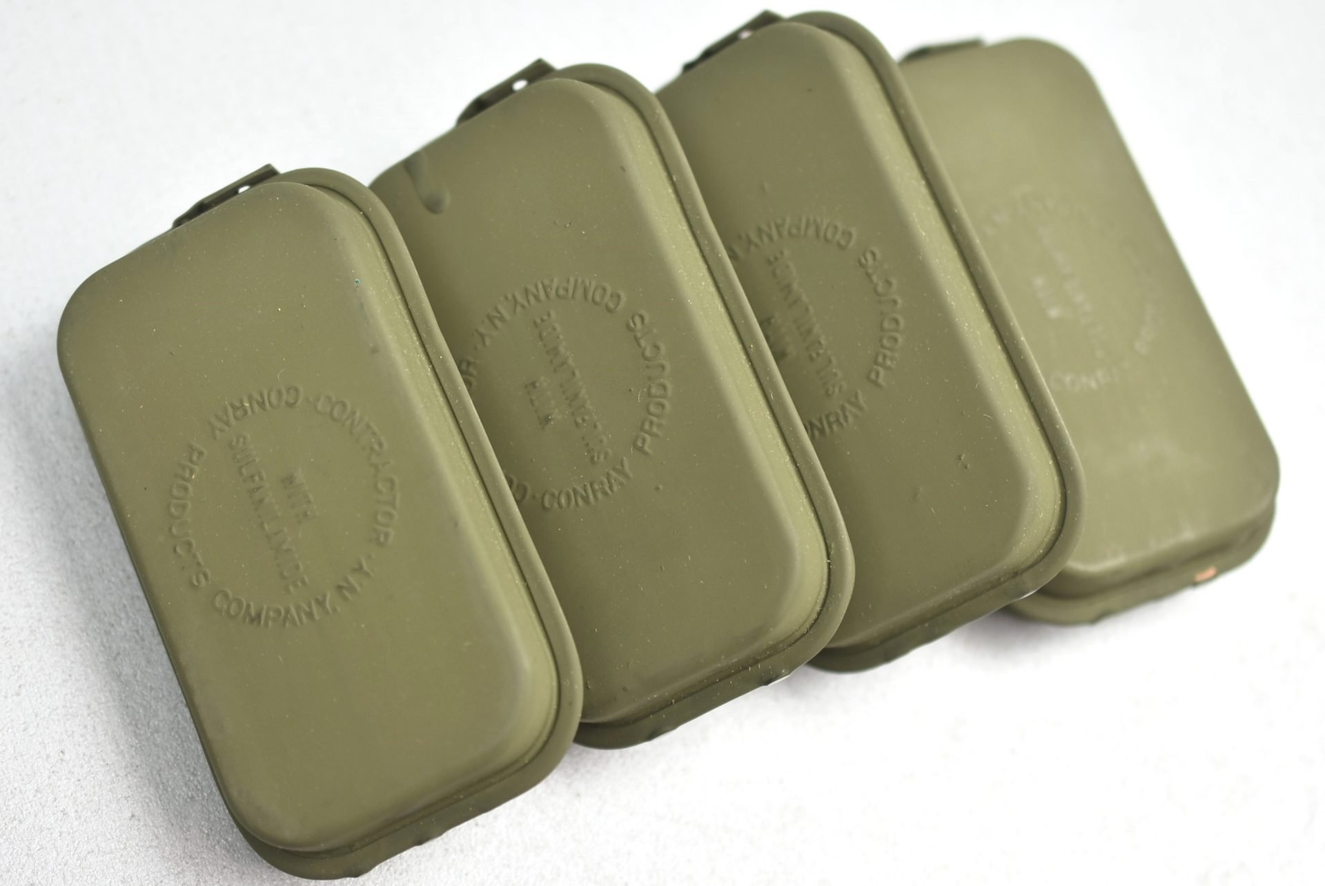 USA WW2 box of ten First Aid Packets 1943 — image 7