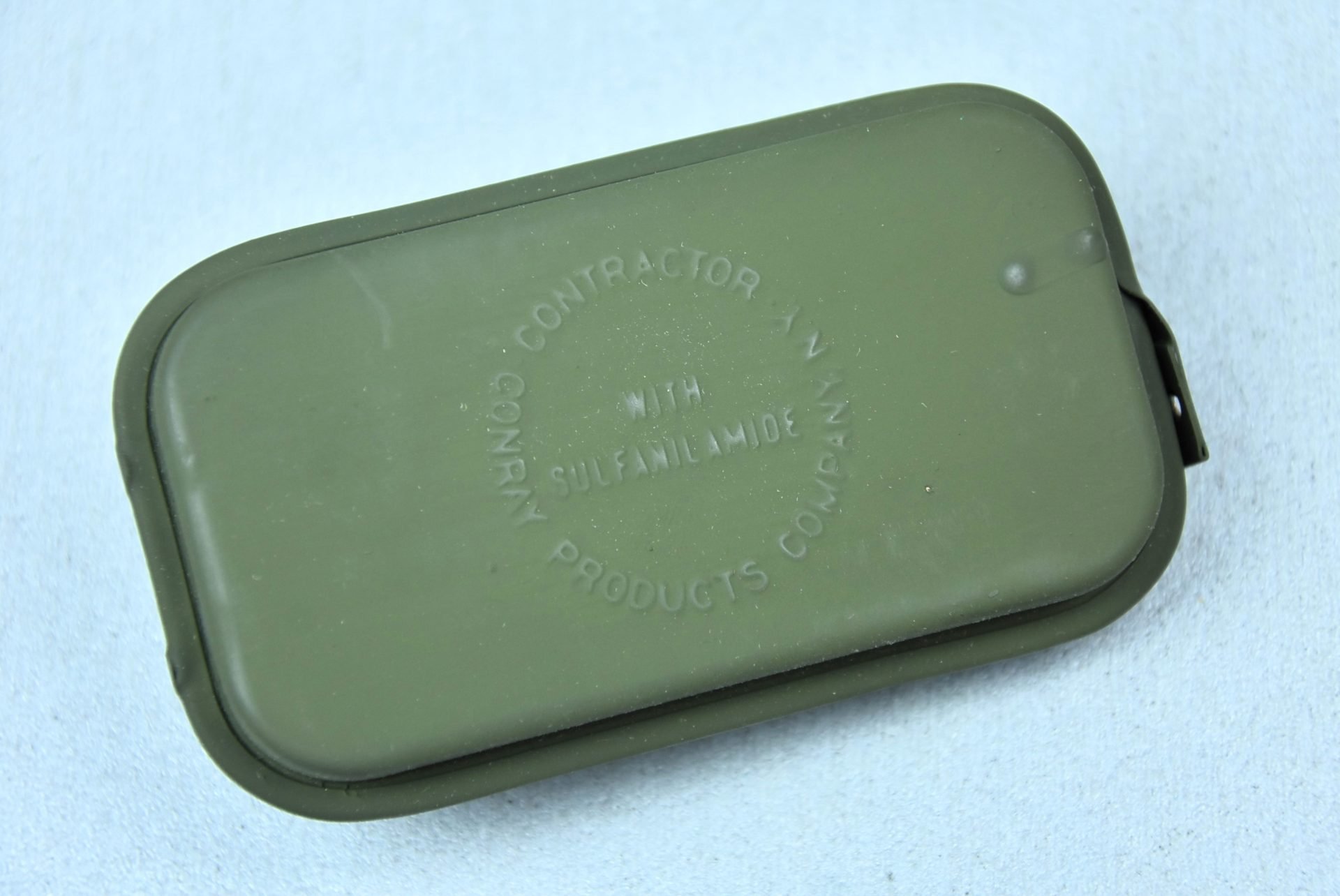 USA WW2 box of ten First Aid Packets 1943 — image 8